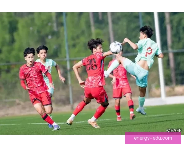 中国男足对决韩国男足，东亚足球格局与年轻球员成长引发热议